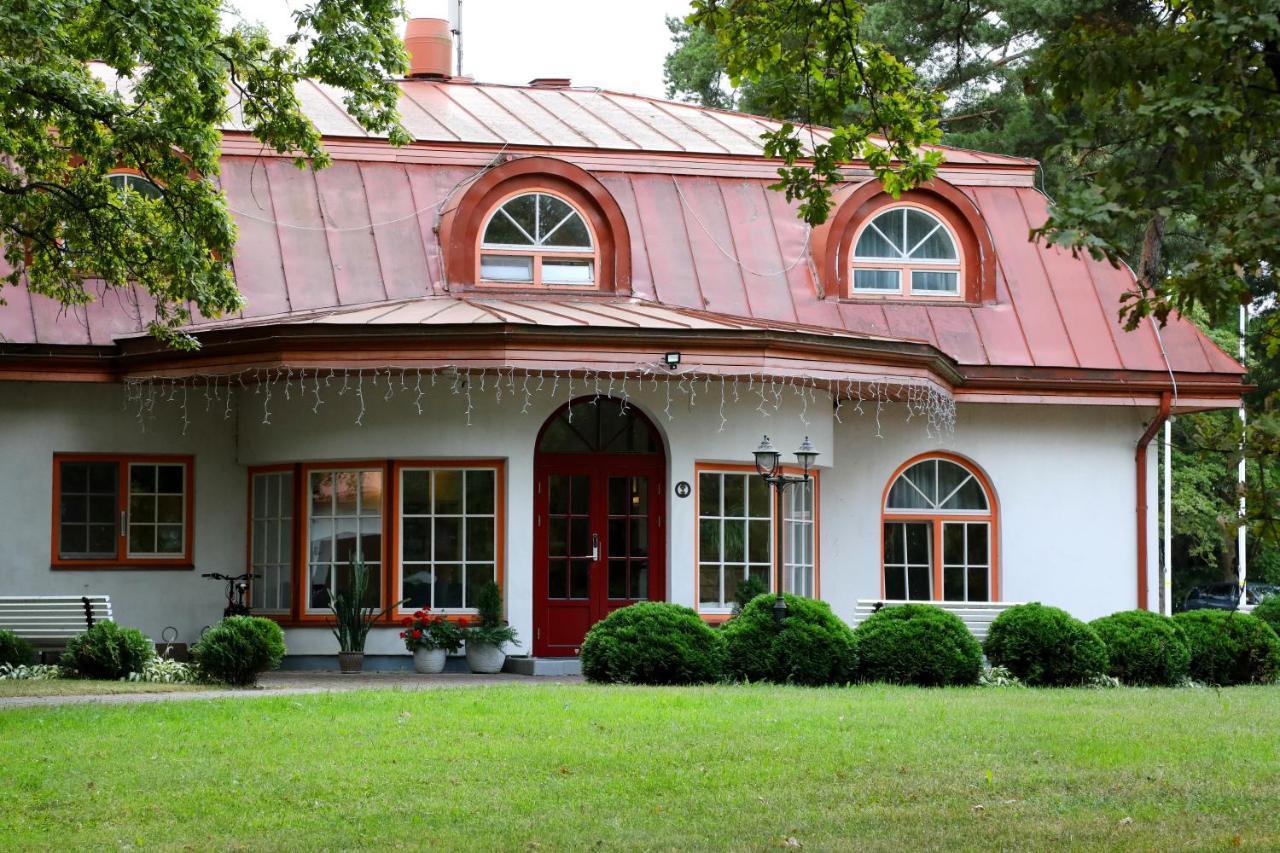 Hotel Saka Manor Extérieur photo