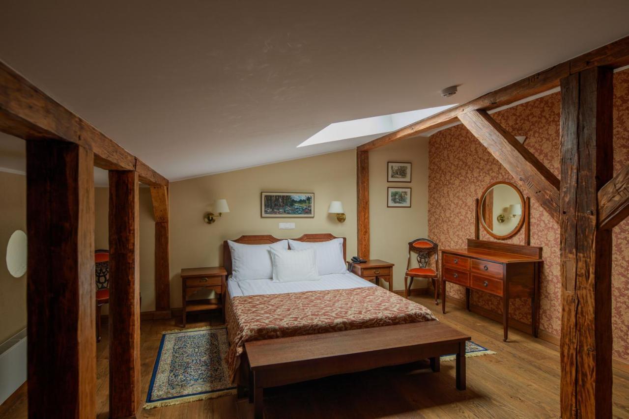 Hotel Saka Manor Extérieur photo
