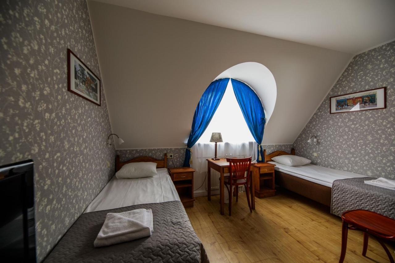 Hotel Saka Manor Extérieur photo