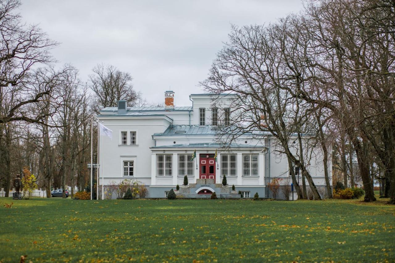 Hotel Saka Manor Extérieur photo