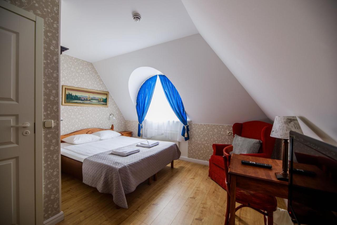 Hotel Saka Manor Extérieur photo