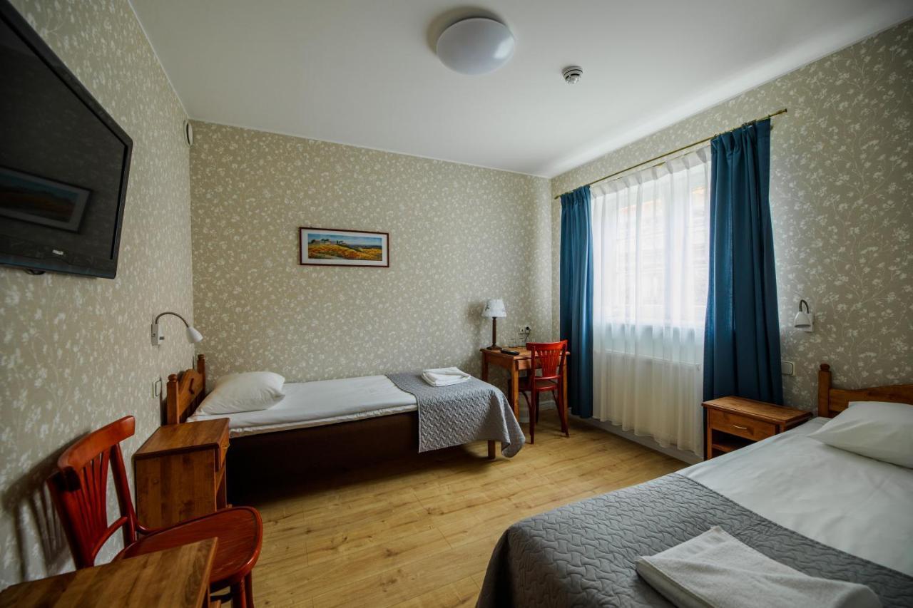 Hotel Saka Manor Extérieur photo