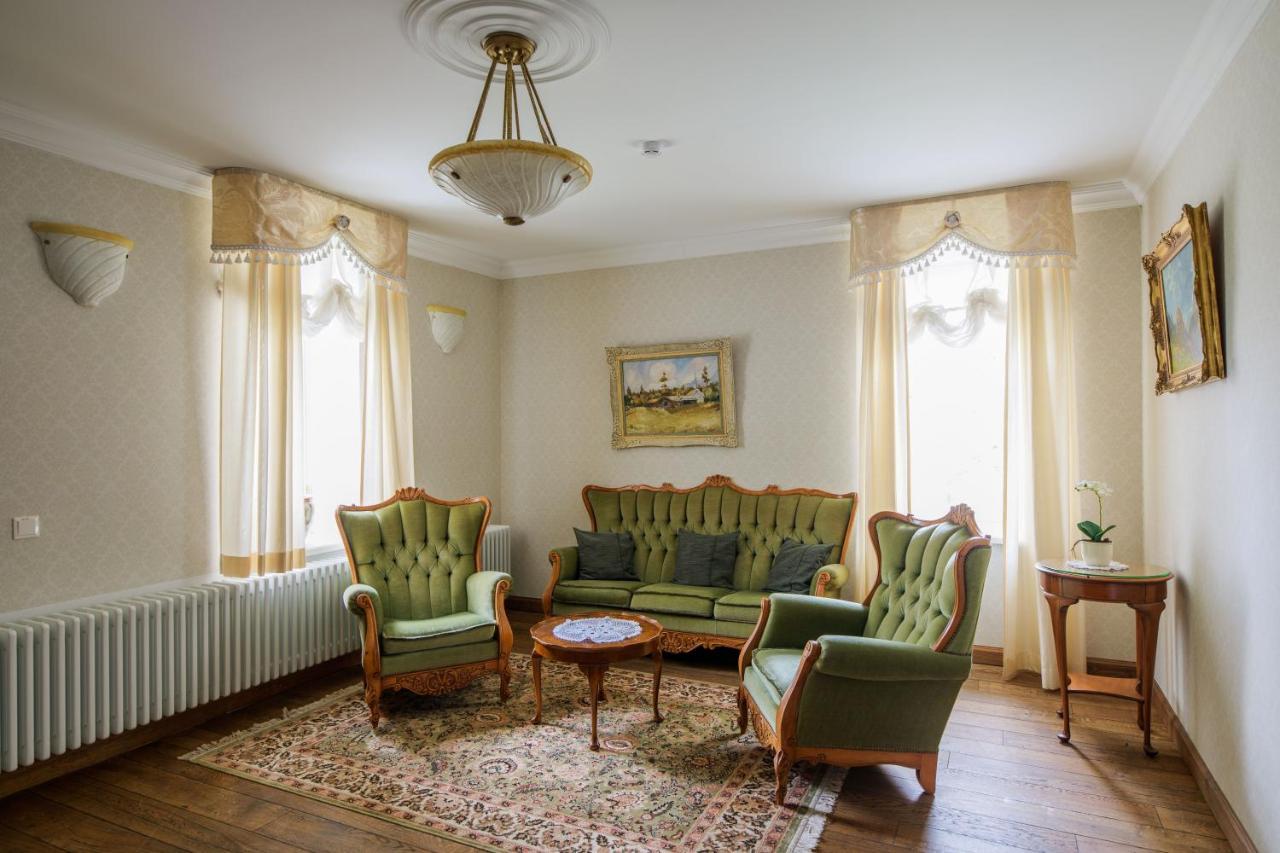 Hotel Saka Manor Extérieur photo