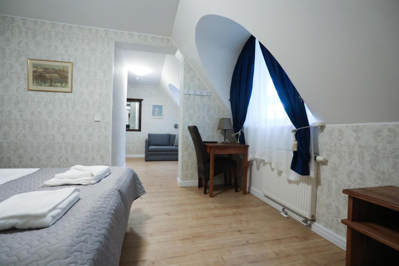 Hotel Saka Manor Extérieur photo