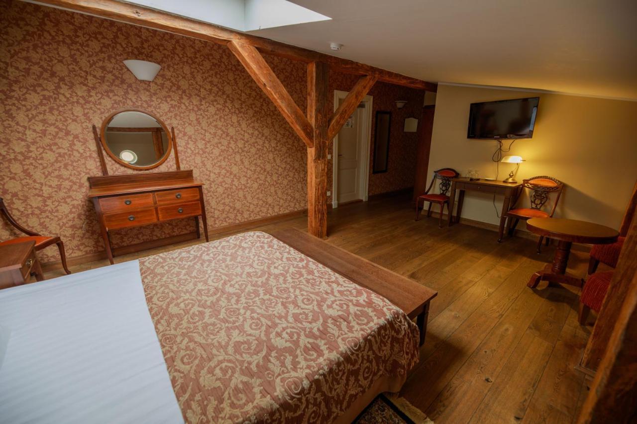 Hotel Saka Manor Extérieur photo