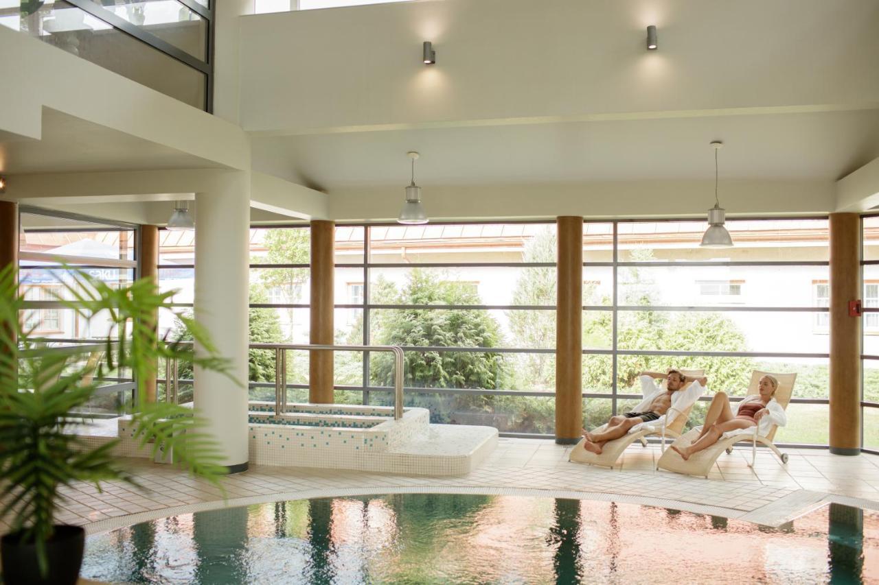 Hotel Saka Manor Extérieur photo
