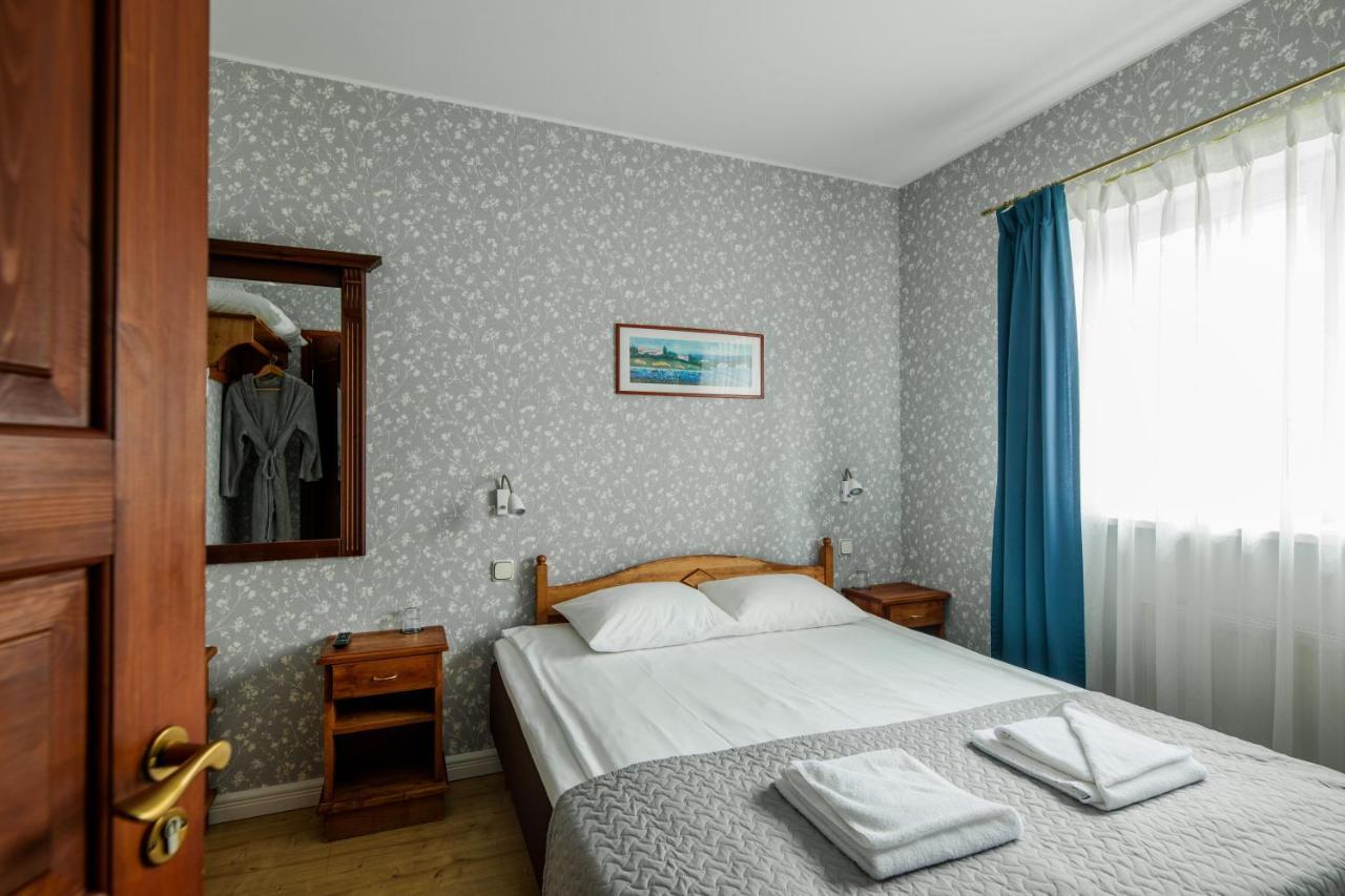 Hotel Saka Manor Extérieur photo