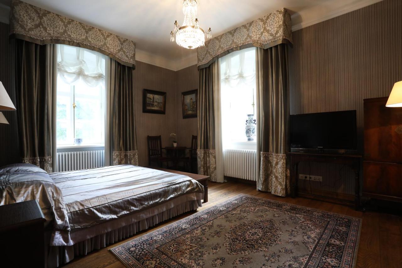 Hotel Saka Manor Extérieur photo
