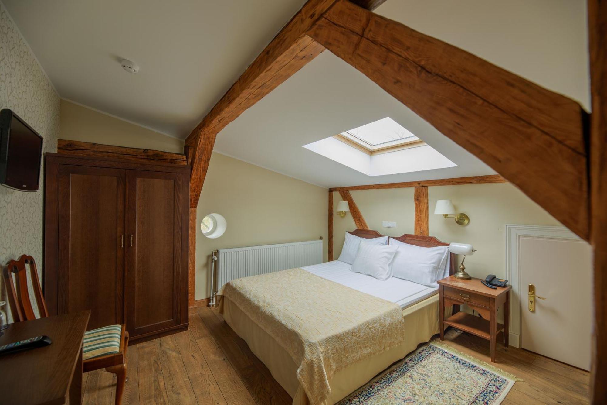 Hotel Saka Manor Extérieur photo