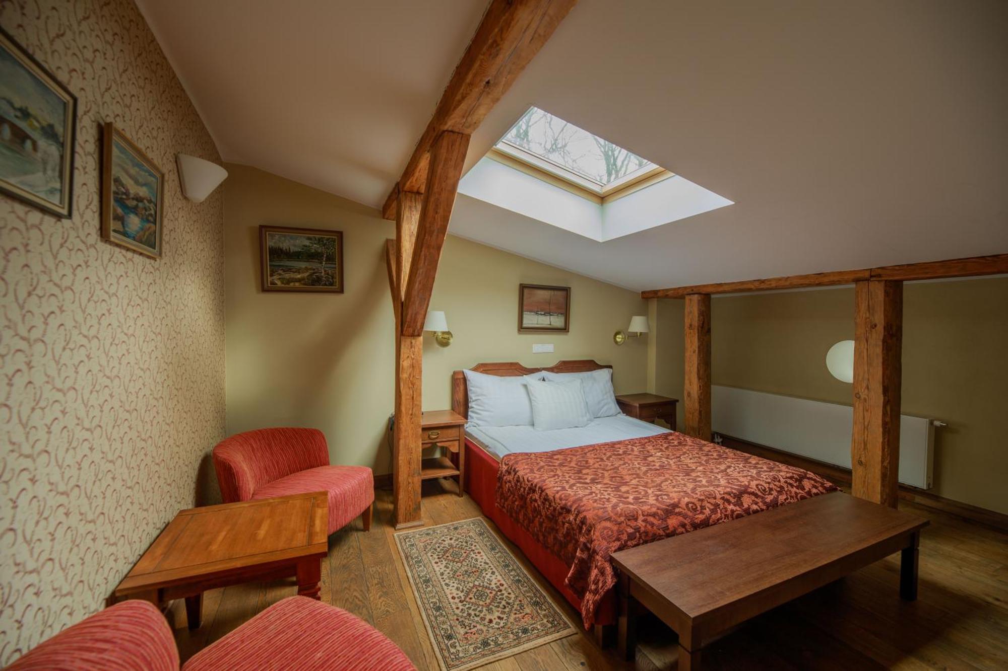 Hotel Saka Manor Extérieur photo