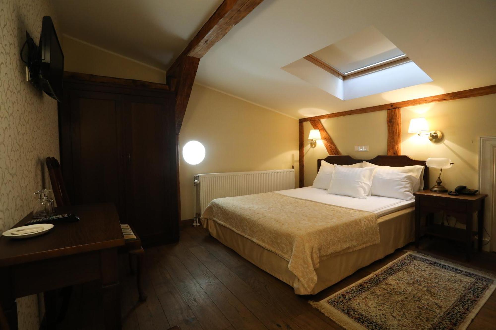 Hotel Saka Manor Extérieur photo