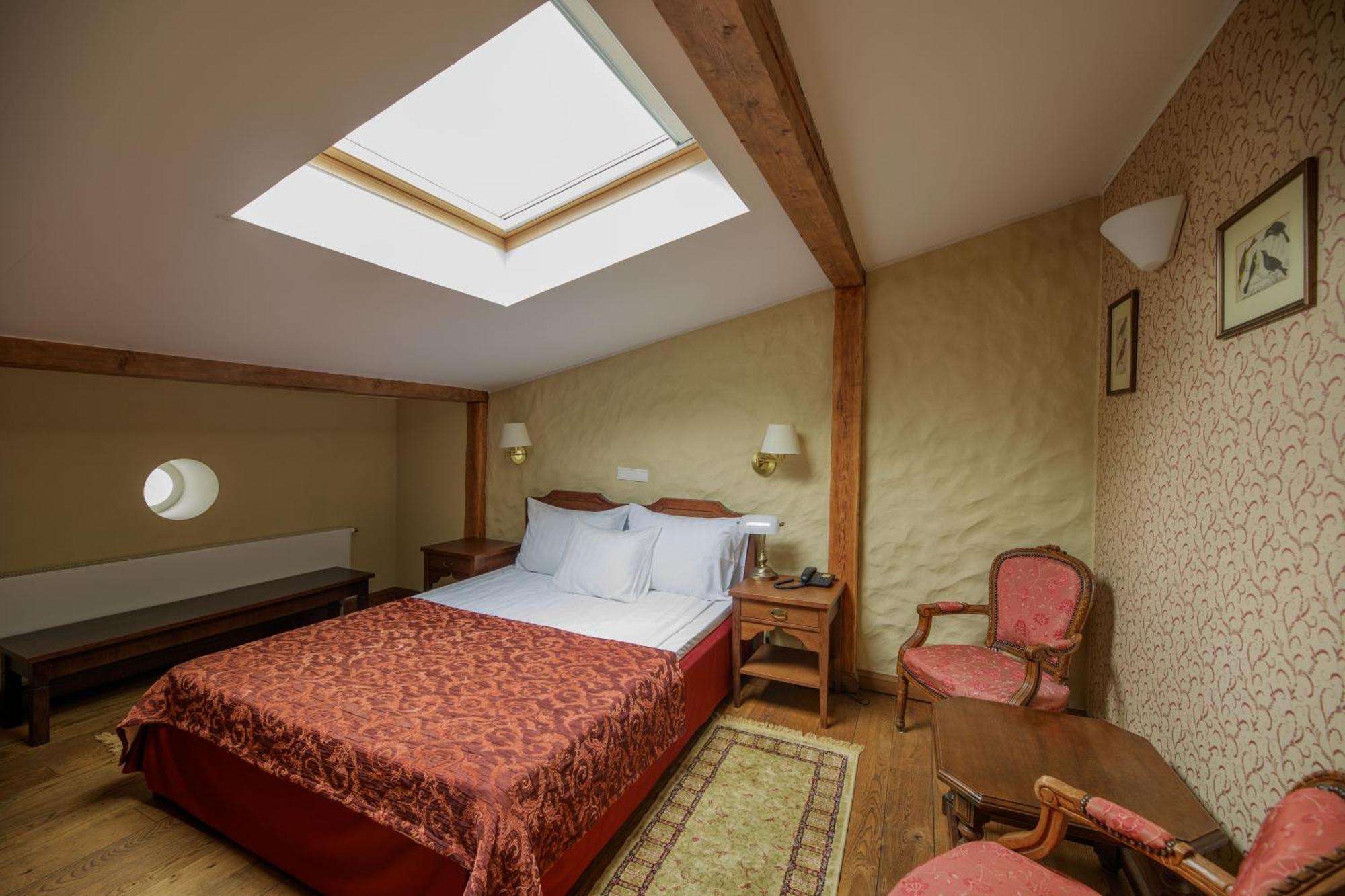 Hotel Saka Manor Extérieur photo